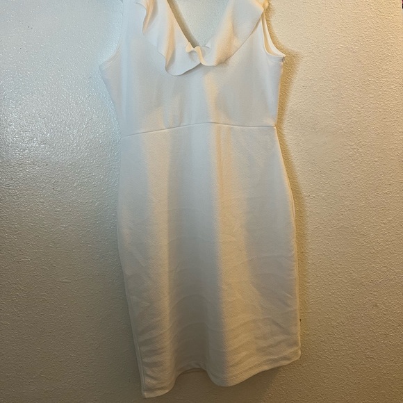 Absolutely stunning white bridal party dress - Picture 2 of 5